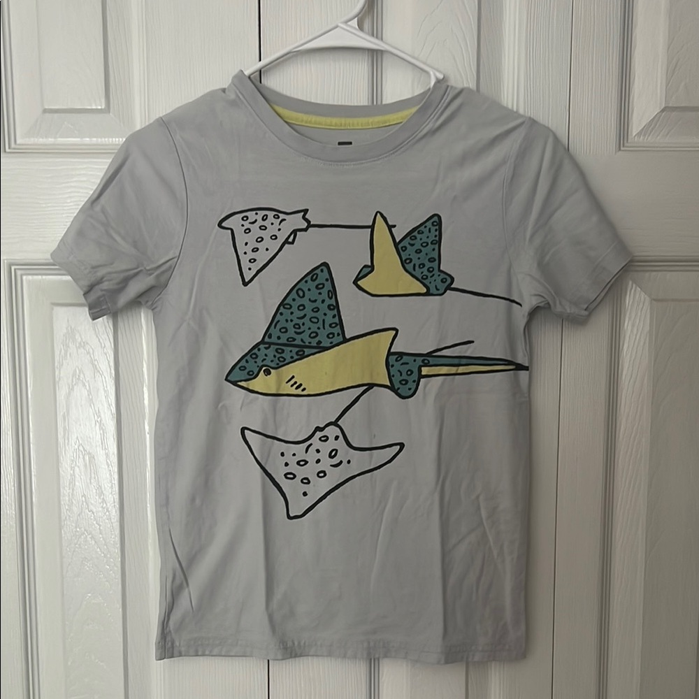 Tea Collection Gray Short Sleeve Tee with Stingray Design